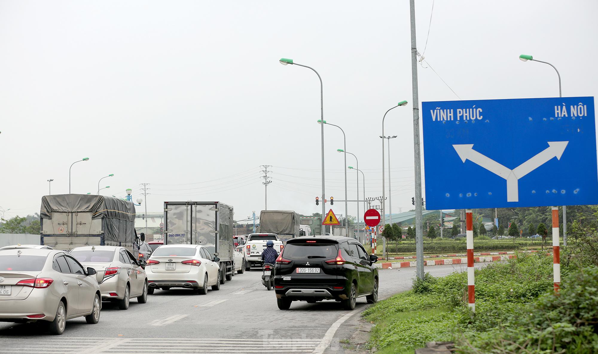 Điểm cuối của dự án kết nối với đường quốc lộ 2A qua huyện Bình Xuyên. Đi về bên trái sẽ qua các địa phân Bình Xuyên và tới TP Vĩnh Yên, Vĩnh Phúc, đi theo hướng bên phải sẽ kết nối với huyện Mê Linh, Sóc Sơn, Hà Nội.