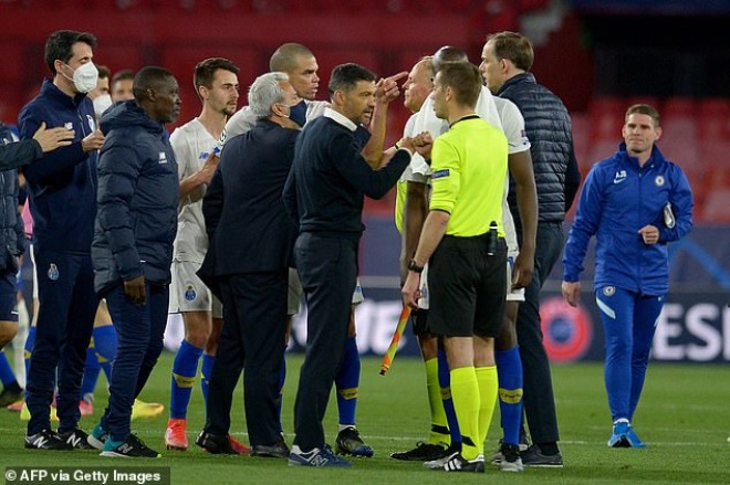 HLV Tuchel bị tố lăng mạ&nbsp;đồng nghiệp&nbsp;Sergio Conceicao sau trận tứ kết lượt về Champions League giữa Chelsea và Porto