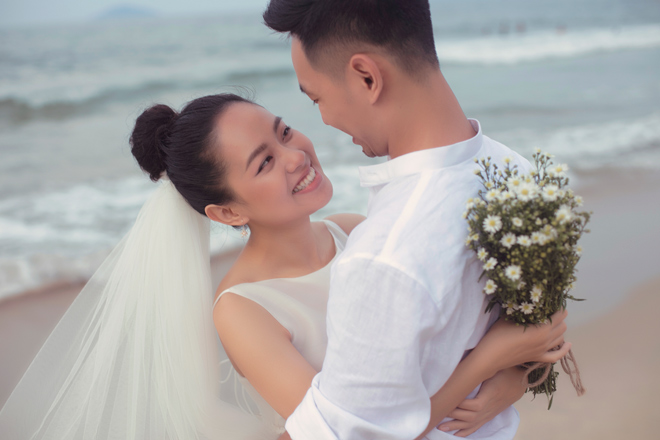 Hoàng Quyên và chồng kiến trúc sư trong bộ hình ảnh cưới năm 2018
