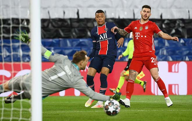 Bayern nhập cuộc tự tin nhưng sớm bị Mbappe cảnh cáo bằng cú sút chéo góc sạt cột dọc ở ngay phút thứ 3