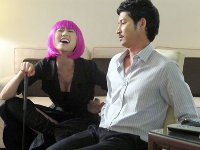 Trong phim, Ngân Khánh đảm nhận vai nữ tiếp viên hàng không xinh đẹp, cá tính tên Trang.
