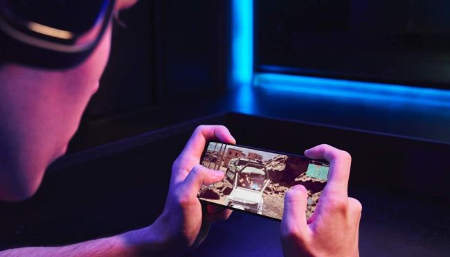 Bộ đôi Sony Xperia mới là lựa chọn hoàn hảo để các chơi game nhờ tốc độ làm mới màn hình 240 Hz và giảm nhòe chuyển động. Công nghệ Heat Suppression cũng cho phép các phiên chơi game mát mẻ hơn.
