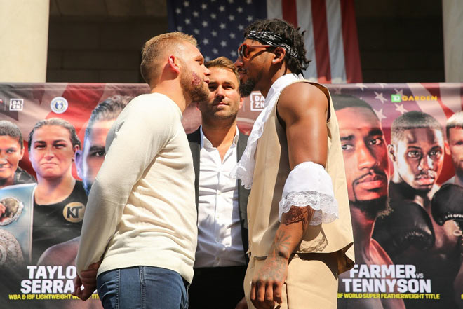 Billy Joe Saunders (trái) bị&nbsp;Demetrius Andrade mắng nhiếc thậm tệ