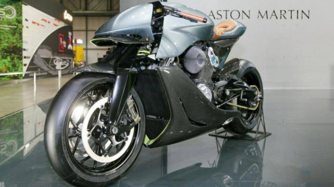 Mẫu xe mô tô Aston Martin AMB-001 sở hữu thiết kế khá đặc biệt với chỉ 100 chiếc được sản xuất