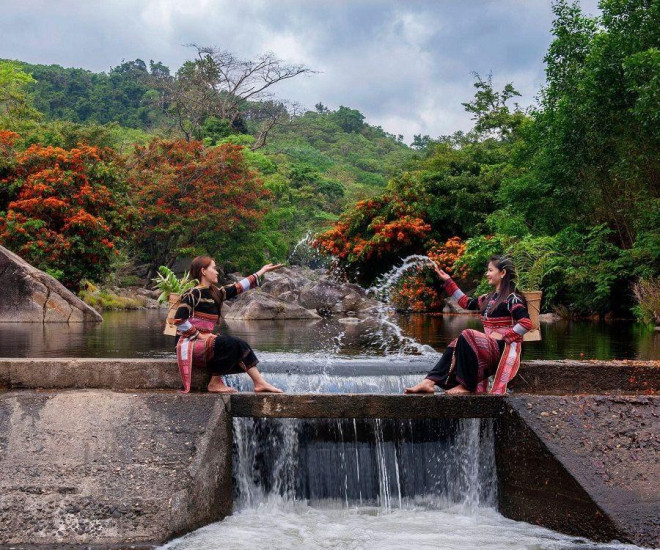 Cộng đồng người Bana góp công lớn trong việc gìn giữ vẻ đẹp ban sơ của nơi đây. Ảnh: Fanpage Suối Tà Má