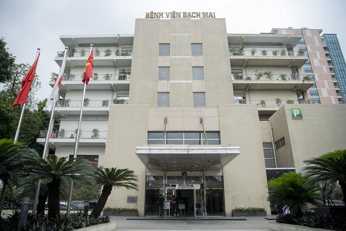 Tháng 3/2020, Giáo sư Nguyễn Quang Tuấn, Giám đốc Bệnh viện Tim Hà Nội được bổ nhiệm làm Giám đốc Bệnh viện Bạch Mai. Cùng thời điểm này, Bệnh viện Bạch Mai cũng là đơn vị y tế công đầu tiên của Việt Nam được Thủ tướng phê duyệt Đề án Thí điểm tự chủ giai đoạn 2020-2021.