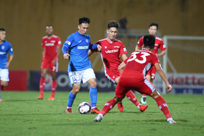Cầu thủ Quảng Ninh vừa nhận 8 tỷ vẫn thua Viettel: HLV Hoàng Thọ không vào họp báo - 1
