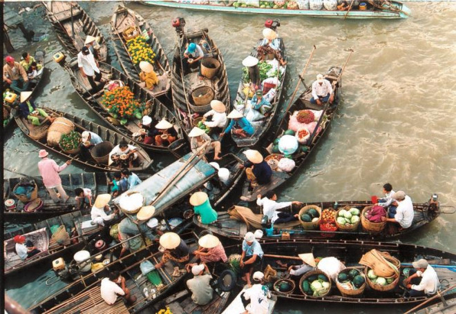 Chợ nổi Cái Răng nằm trên sông Cái Răng, cách trung tâm thành phố Cần Thơ khoảng 6km đường bộ. Ảnh: travel.com