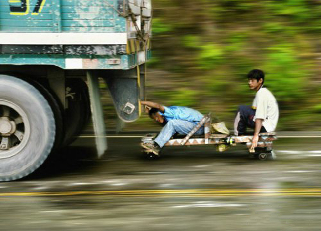 Tốc độ ngang ngửa với ô tô luôn nhé.
