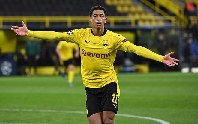 Jude Bellingham mới 17 tuổi nhưng đã tỏa sáng tại Bundesliga &amp; Champions League cho Dortmund