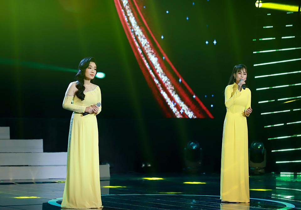 Hoàng Linh và Hồng Thắm