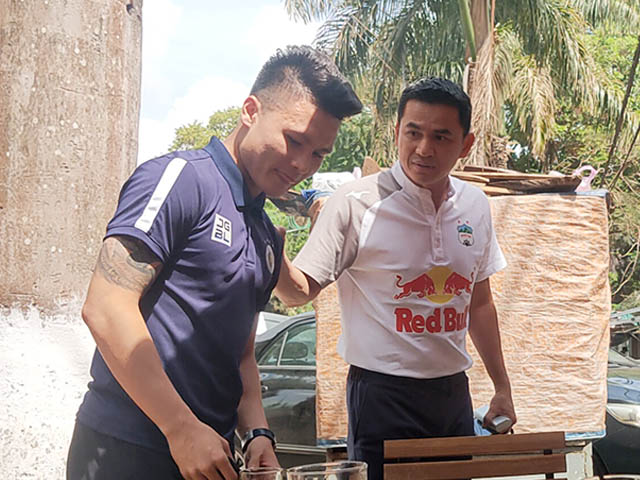 Bóng đá - HLV Kiatisak bất ngờ động viên Quang Hải trước đại chiến HAGL - Hà Nội FC