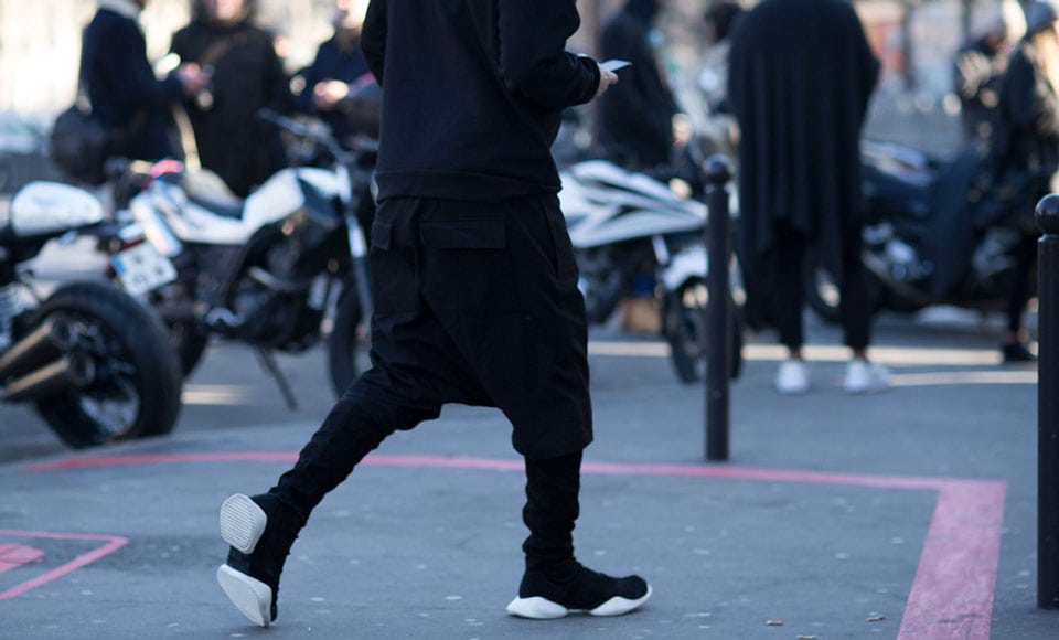 Mách quý ông phân loại và đi giày sneaker đẹp bất chấp hoàn cảnh - 9