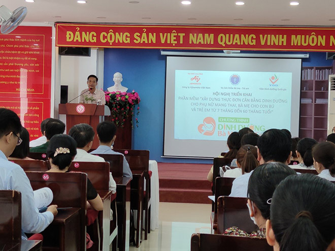TS. Trần Đăng Khoa – Phó Vụ trưởng, Vụ Sức khỏe Bà mẹ - Trẻ em chỉ đạo triển khai Phần mềm tại Cần Thơ.