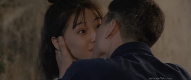 Trong tập 9 Chạy trốn thanh xuân, Phi (Huỳnh Anh) cưỡng hôn An (Lưu Đê Ly) và nhận một cú đau điếng từ người đẹp.

