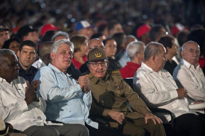 Ông Diaz-Canel dự sự kiện cùng ông Raul Castro hồi năm 2018. Ảnh: AP