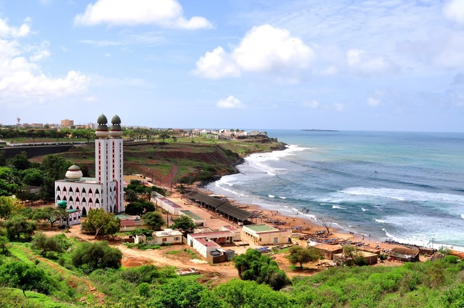 Dakar, Senegal: Dakar là thủ đô và là thành phố đông dân nhất của Senegal. Nằm trên bán đảo Cap - Vert nhìn ra Đại Tây Dương, thành phố thịnh vượng này có nhiều điểm đến ấn tượng và rất ăn ảnh.
