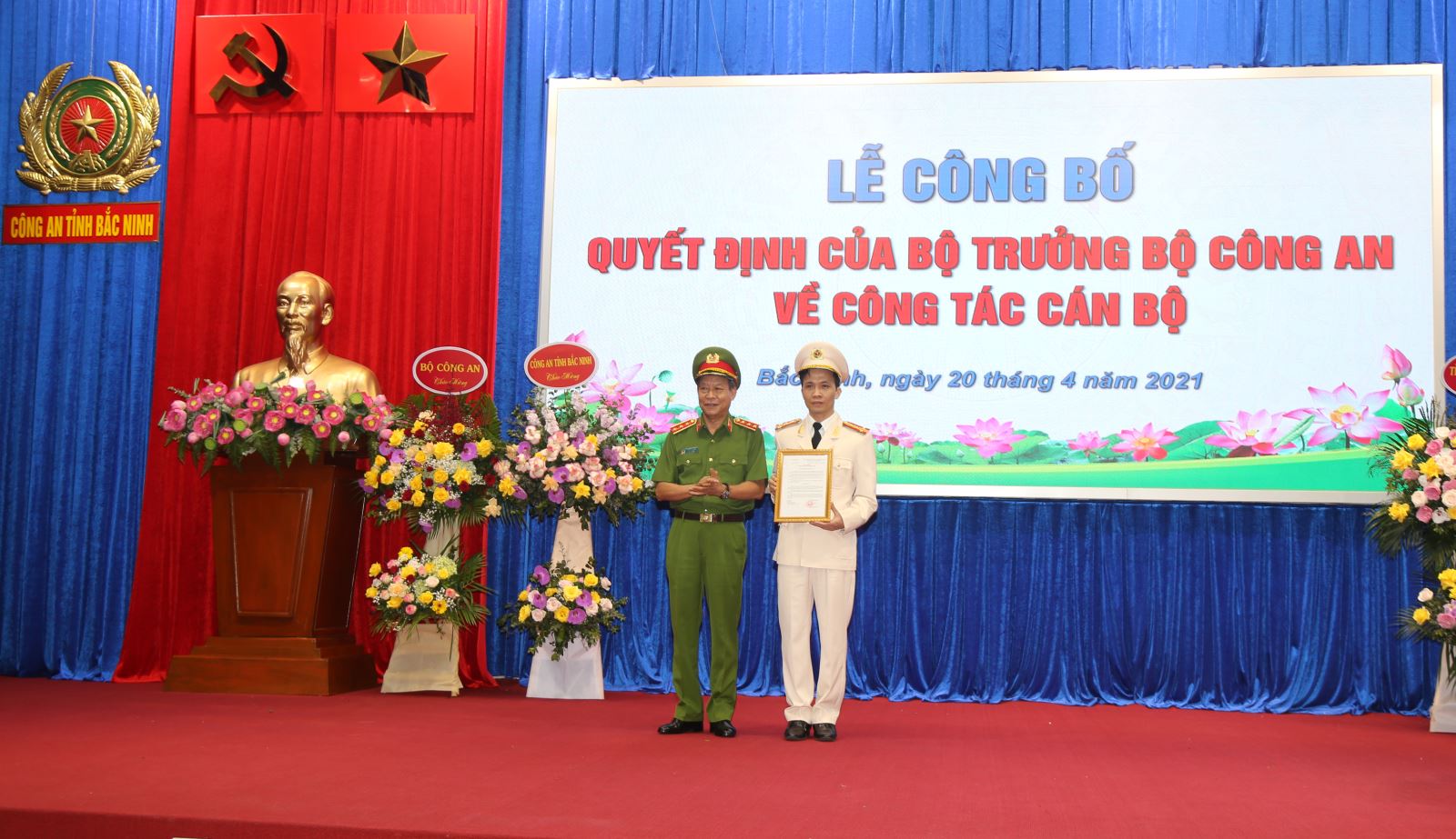 Thượng tướng Lê Quý Vương trao quyết định bổ nhiệm Giám đốc Công an tỉnh Bắc Ninh cho Đại tá Bùi Duy Hưng