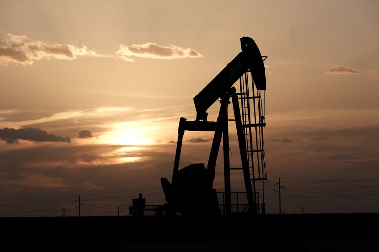 Giá dầu thô lại giảm