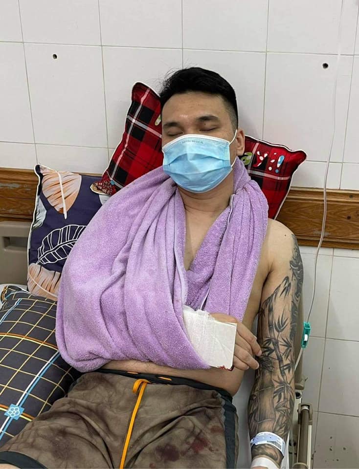 Khắc Việt trong bệnh viện Việt Đức