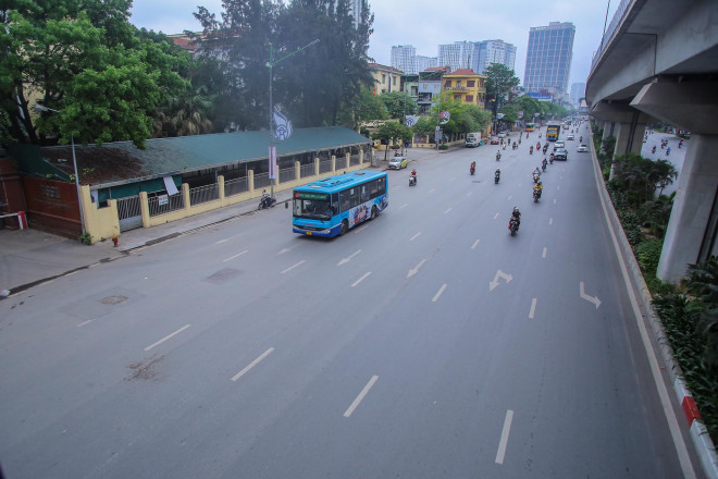 Ghi nhận trong ngày nghỉ giỗ Tổ Hùng Vương (mùng 10/3 Âm lịch), đường phố Hà Nội trở nên thông thoáng.