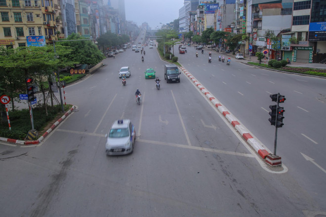 Trên đường Trường Chinh, các phương tiện di chuyển dễ dàng.