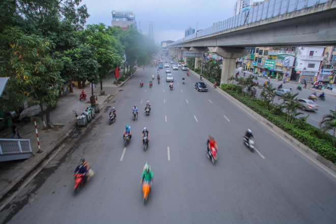 Các phương tiện di chuyển dễ dàng, không phải "nhích từng centimet" như những ngày thường.