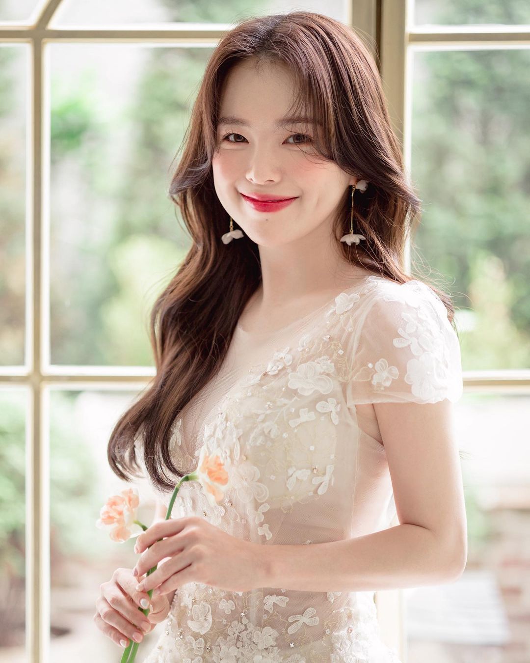 Cô dâu lộng lẫy với váy cưới Hàn Quốc - Váy cưới cô dâu - HappyWedding.vn