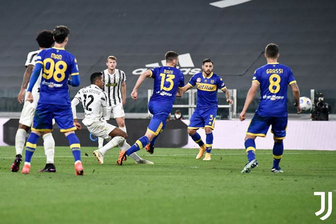 Sự tỏa sáng khó ngờ của Alex Sandro khi Juventus gặp khó khăn trước Parma