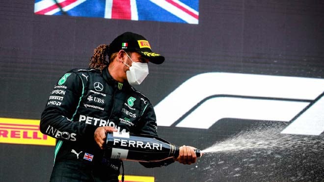 Hamilton giành podium sau sai lầm ở vòng 32
