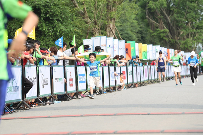 Những vận động viên nhí và trải nghiệm thú vị ở Ecopark Marathon 2021 - 10