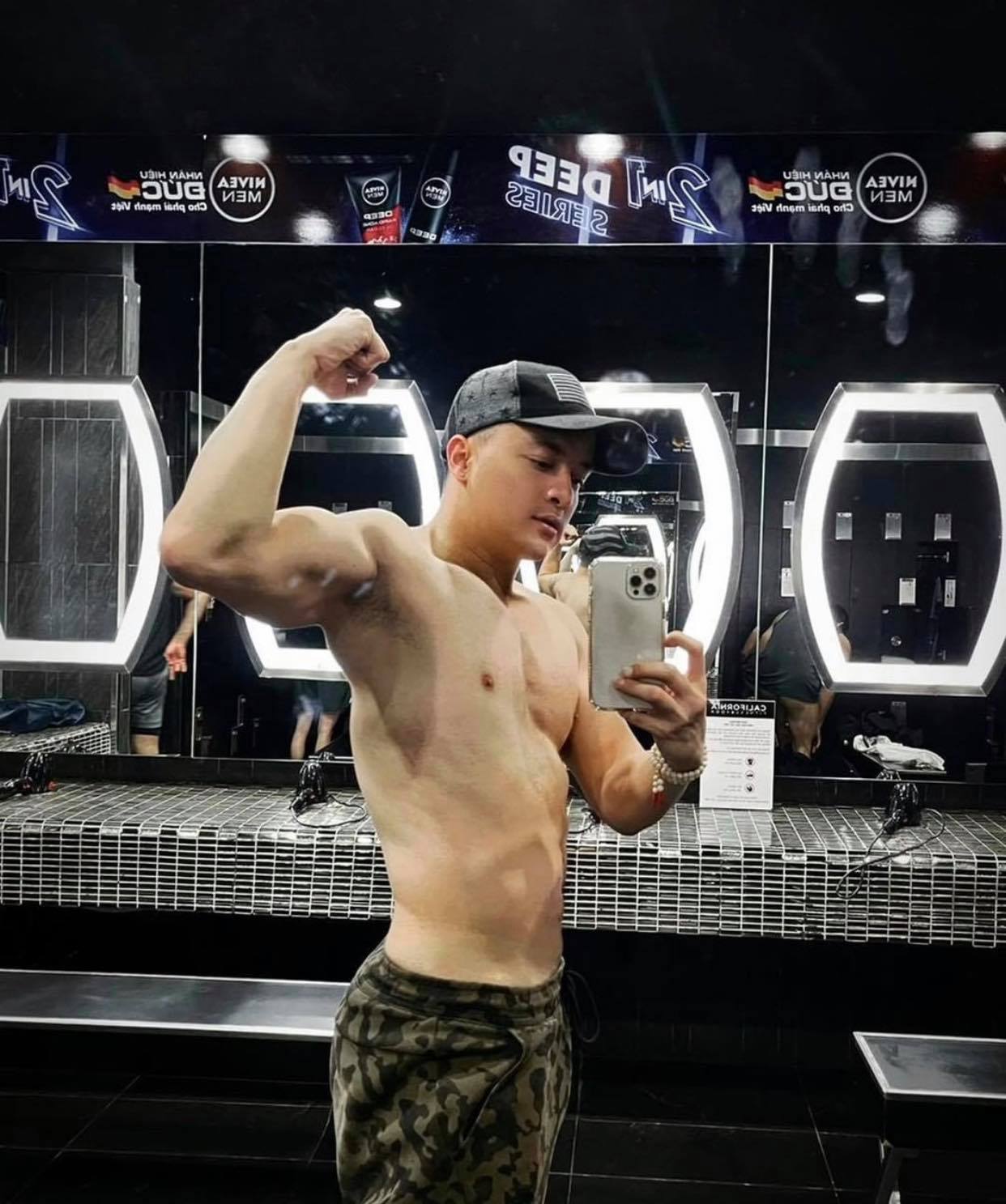 Cao Thái Sơn kết hợp nhiều bộ môn như gym, boxing, Muay Thai vừa siết cơ giảm mỡ tối đa, vừa tránh nhàm chán trong suốt quá trình luyện tập.