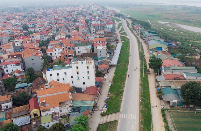 Cùng với đó, thành phố sẽ cải tạo, chỉnh trang và tái thiết hệ thống dân cư hiện hữu trong vùng quy hoạch; bảo tồn các công trình di tích, kiến trúc có giá trị lịch sử; đồng thời, khai thác quỹ đất phát triển mới để tạo lập diện mạo đô thị hai bên sông Hồng.
