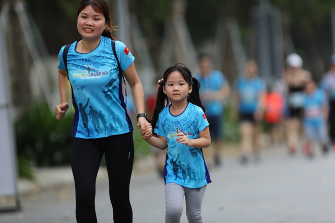 Những vận động viên nhí và trải nghiệm thú vị ở Ecopark Marathon 2021 - 7