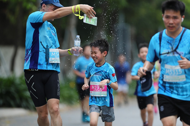 Những vận động viên nhí và trải nghiệm thú vị ở Ecopark Marathon 2021 - 8