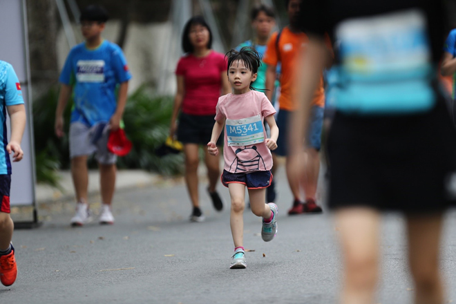 Những vận động viên nhí và trải nghiệm thú vị ở Ecopark Marathon 2021 - 9