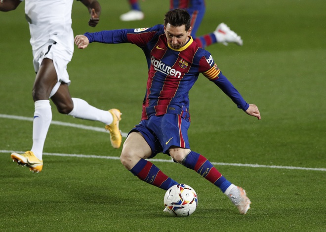 Messi liên tục khiến hàng thủ Getafe hoa mày chóng mặt