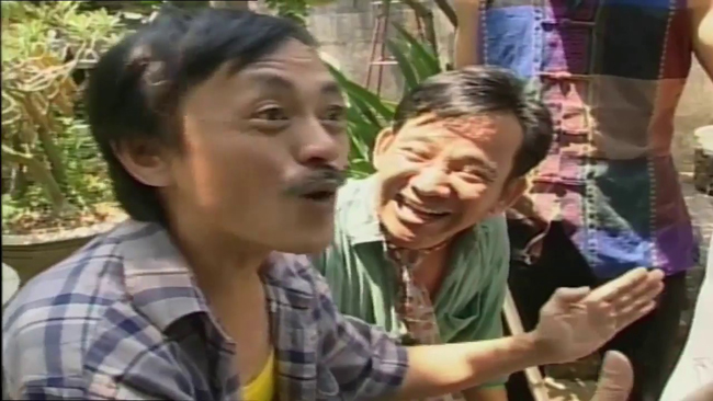 Cặp nghệ sĩ Giang Còi - Quang Tèo gắn liền với chương trình "Gặp nhau cuối tuần" từ hình ảnh hai người bạn nông dân hài hước.
