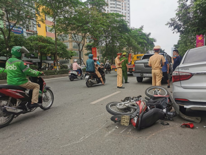 Công an có mặt giải quyết vụ tai nạn