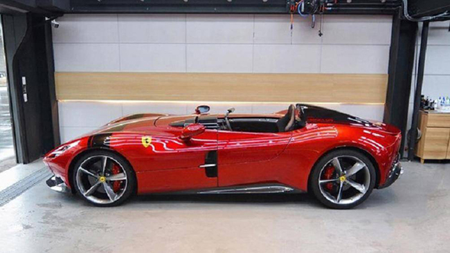 Ferrari Monza SP1 là chiếc siêu xe không mui và chỉ được sản xuất với số lượng khoảng 500 chiếc trên toàn thế giới
