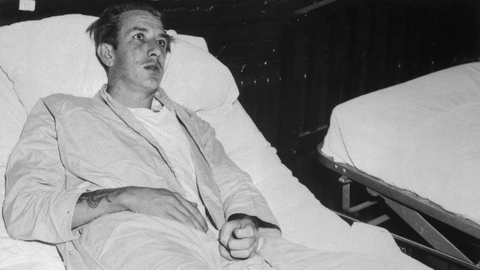 Tên sát nhân Richard Speck trên giường bệnh sau khi tự tử bất thành