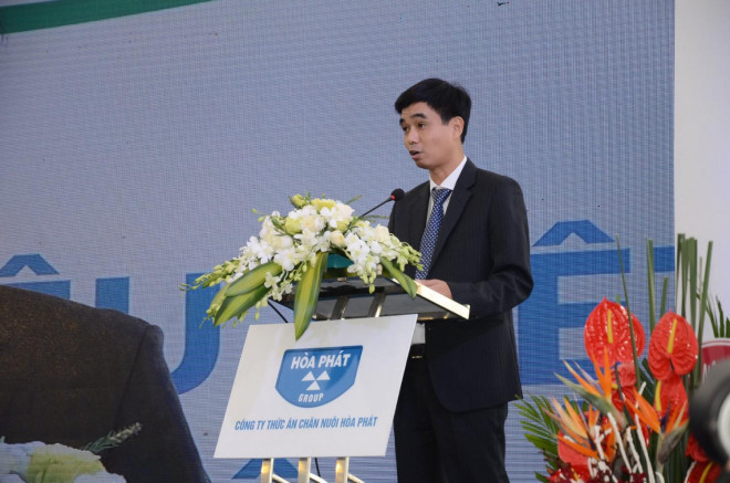 Ông Nguyễn Việt Thắng phát biểu trong lễ khánh thành nhà máy thức ăn chăn nuôi đầu tiên tại Hưng Yên trong năm 2016.