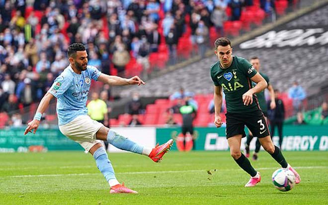 Mahrez là một trong những vị trí chơi hay nhất của Man City trận này. Ngôi sao người Algeri liên tục khuấy đảo hàng thủ Spurs bằng kỹ năng đi bóng lắt léo cùng nhãn quan chiến thuật tinh tế