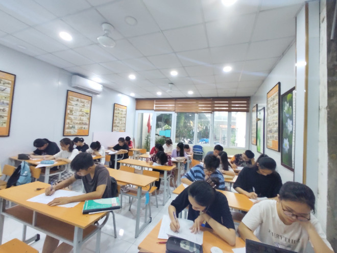 Đây là thời điểm các sĩ tử 12 tập trung cao độ cho việc thi thử đánh giá năng lực trước khi chọn ngành.