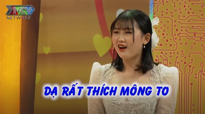 Cô nàng ấn tượng đặc biệt với bờ mông của đối phương