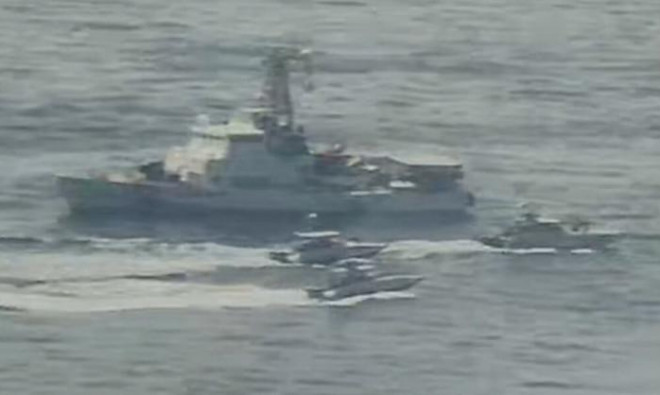 Hình ảnh trích xuất từ video ghi lại sự việc tàu tấn công nhanh Iran vây quanh tàu Mỹ cách đây ít lâu