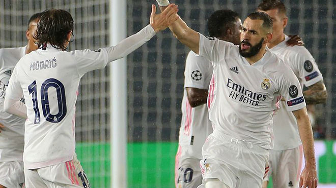 Tuyệt phẩm khiến Benzema có 71 bàn thắng tại Champions League, bằng với huyền thoại Raul Gonzalez