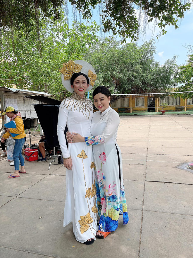 Lê Giang chia sẻ ảnh chụp cùng danh hài Hoài Linh
