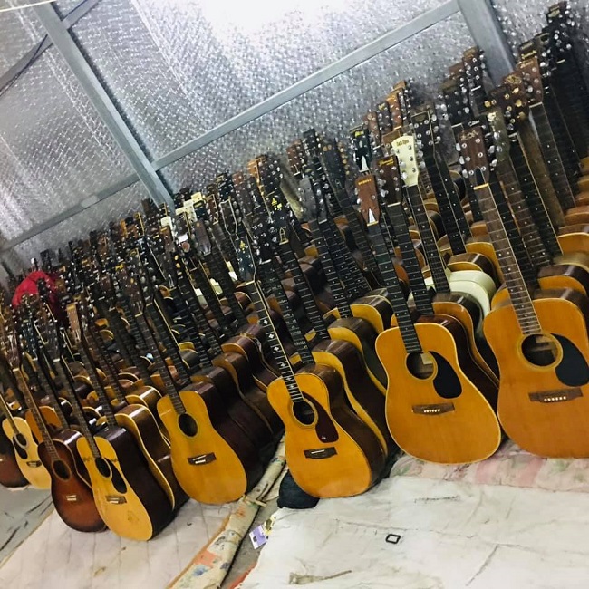 Ngoài Piano, chị Hường còn phân phối độc quyền guitar Tây Ban Nha và một số loại nhạc cụ khác tại Việt Nam.