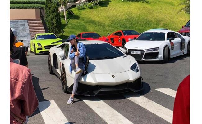 Chiếc Lamborghini Aventador này thực chất là phiên bản LP700-4 thông thường nhưng đã được nâng cấp lên bộ bodykit của phiên bản giới hạn mang tên 50th Anniversario được trình làng vào năm 2013 nhằm kỉ niệm 50 năm thành lập của thương hiệu siêu xe này.
